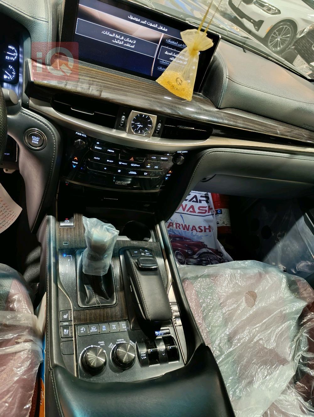 لێکزس LX